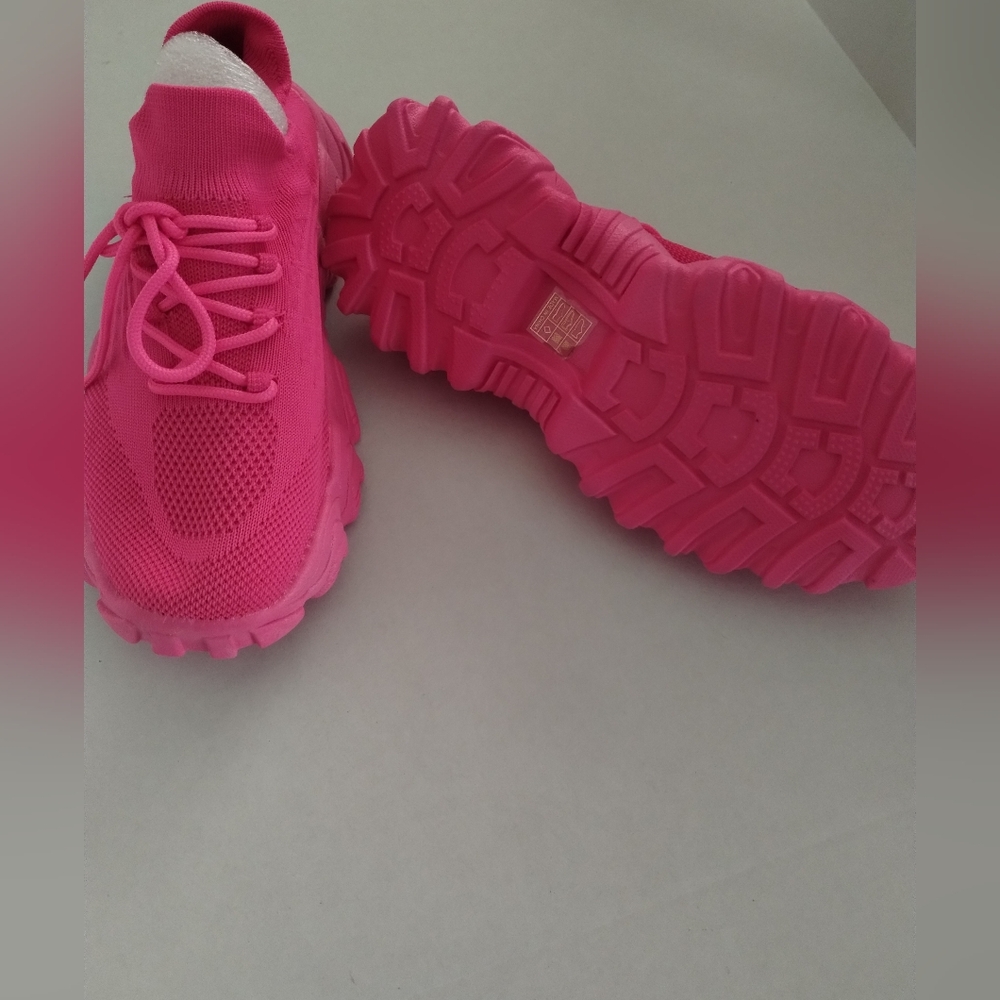 Source Unknown Vibrant Pink Athletic Shoes